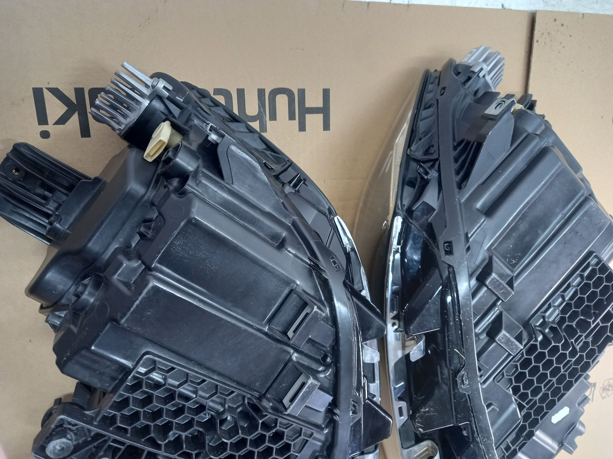 Lewa lampa przednia VW Passat B8 lift