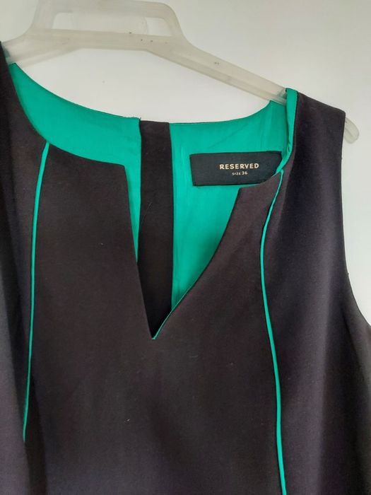 Sukienka z zielonymi wstawkami