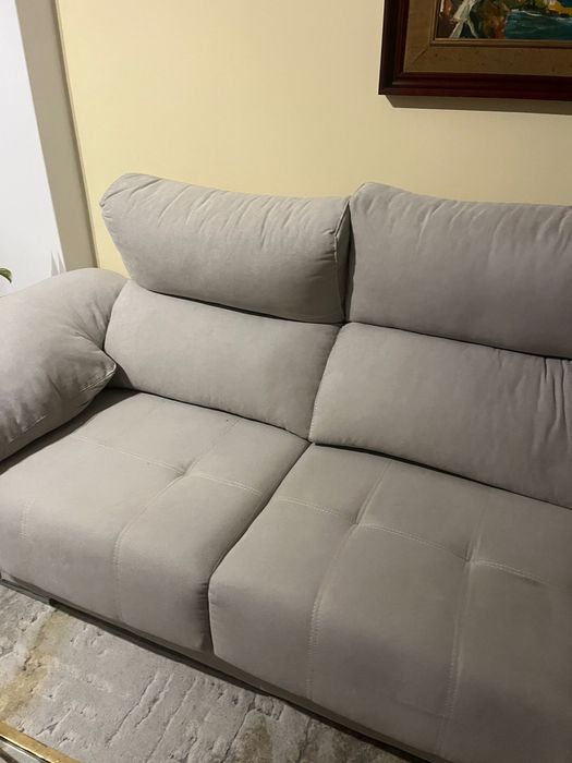 Sofá cinzento com chaise longue