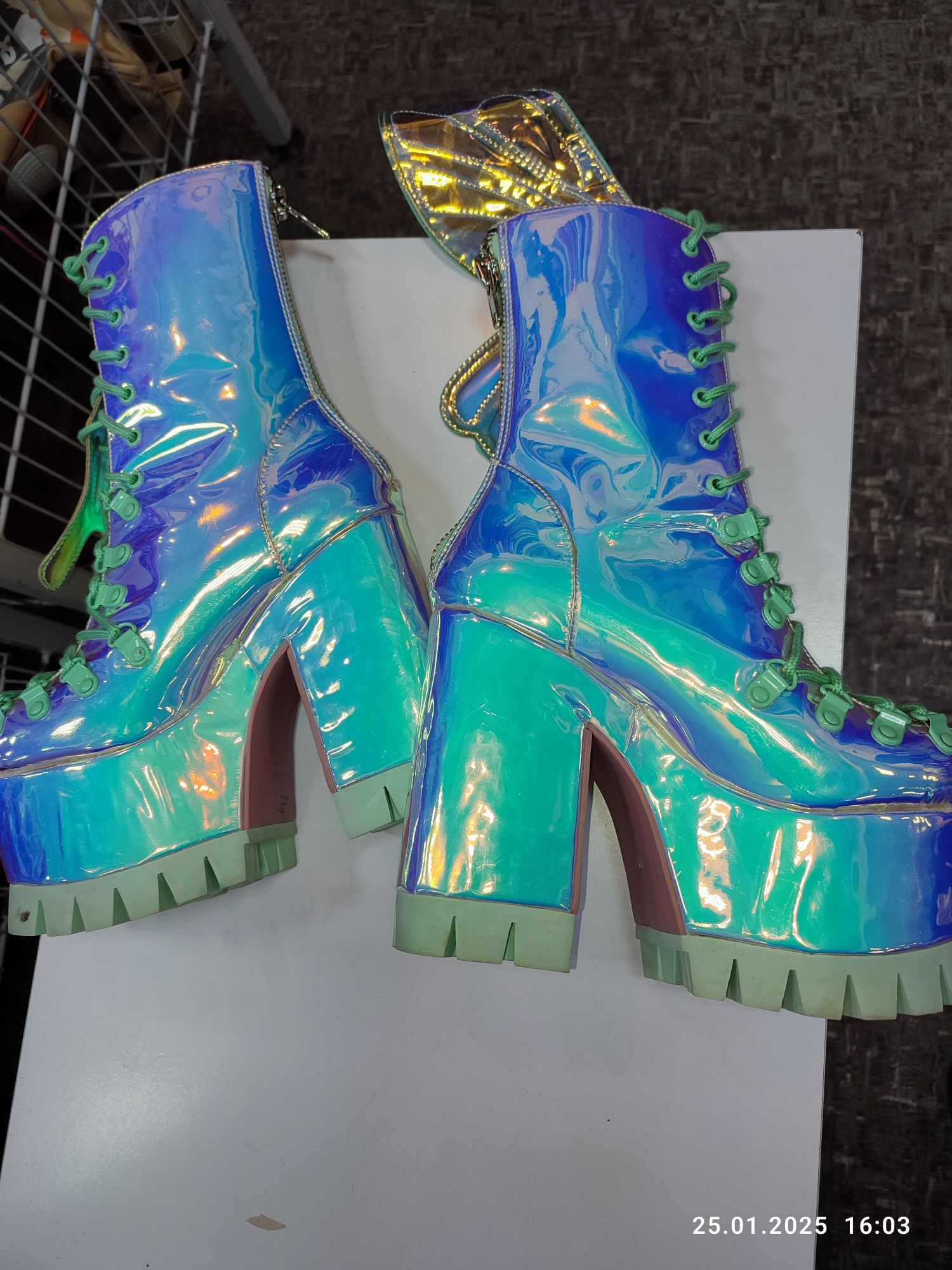 Sugar Thrillz крила  голографічні черевики Dollskill р 36 37