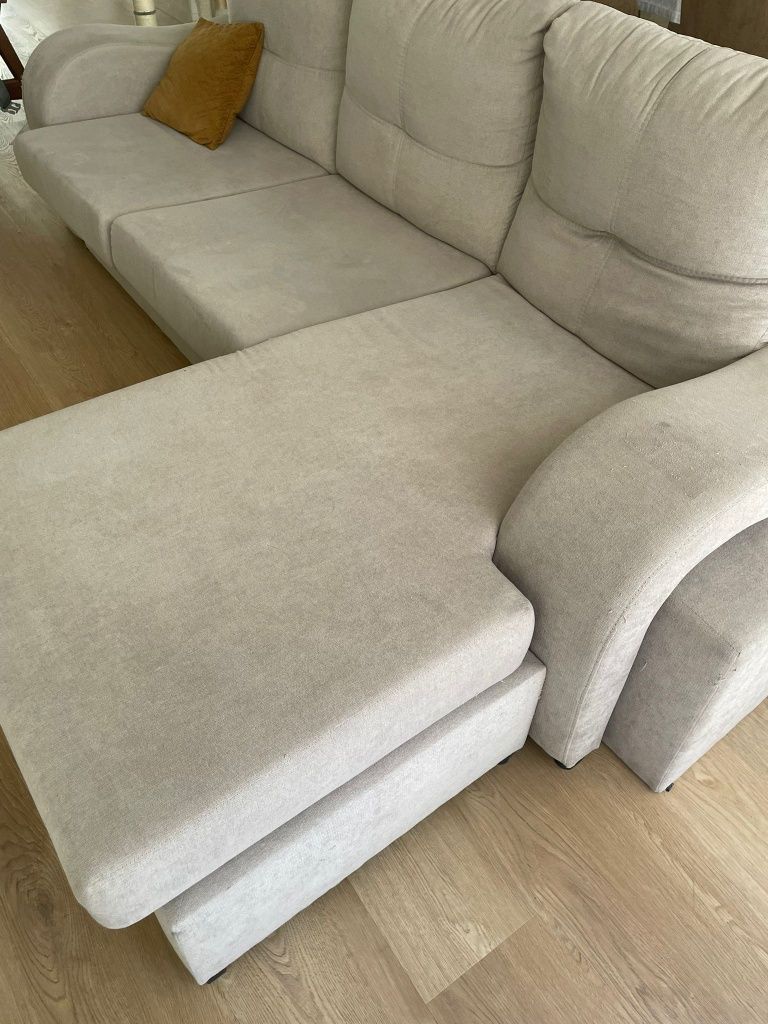 Sofá beje 2.7m com chaiselong (esquerda ou direita)