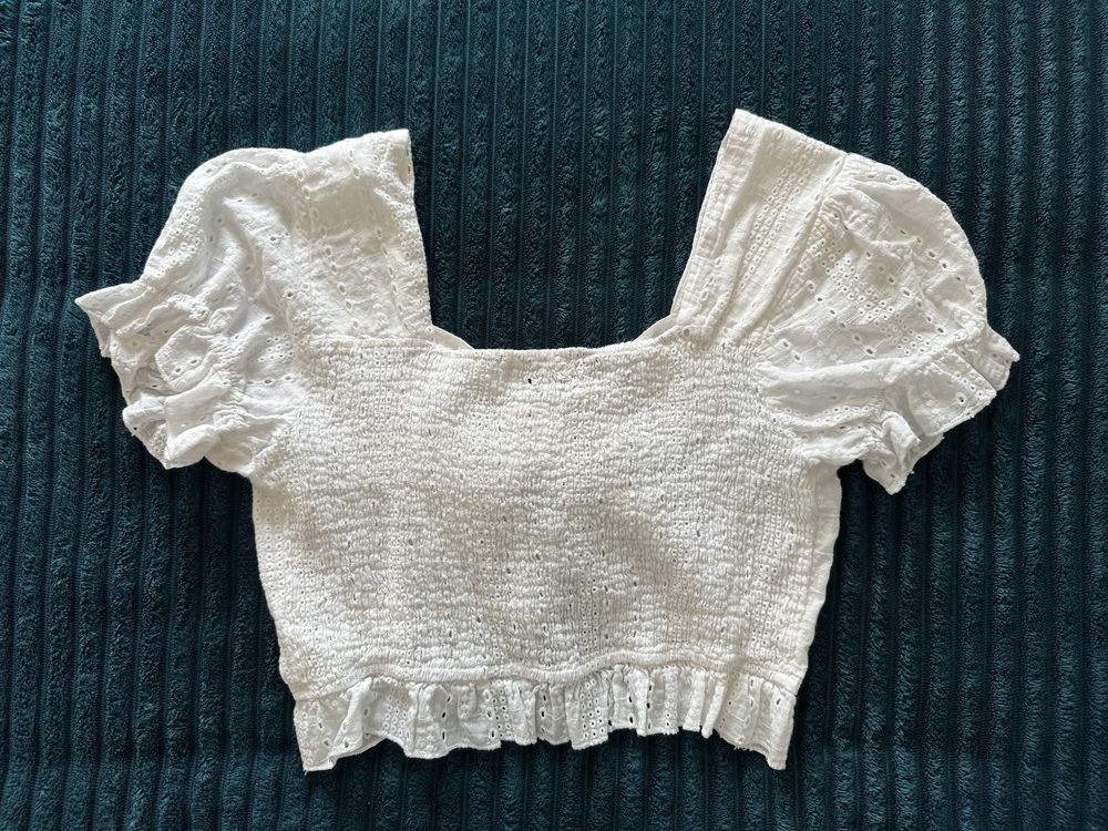 Blusa branca com lazo