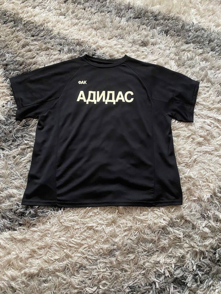 футболка Kanye West, Gosha Rubchinskiy, Yeezy, фак адидас