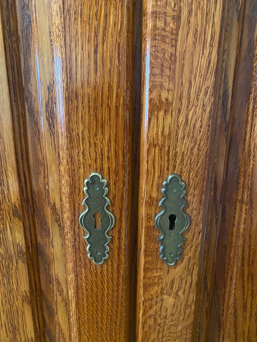 Меблі з натурального дерева!