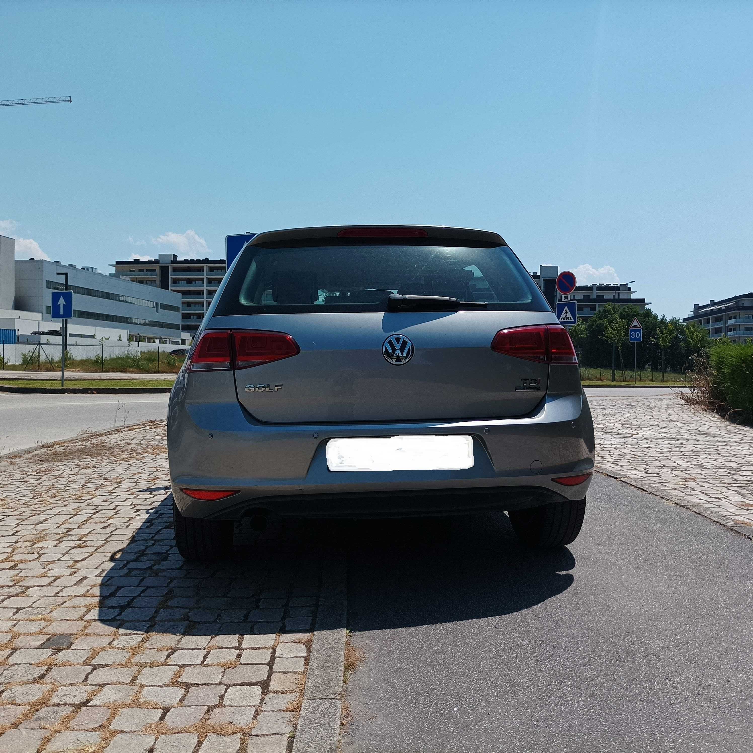 VOLKSWAGEN GOLF CONFORTLINE 1.6 TDi DGS - Maio/2014-Não Aceito Trocas