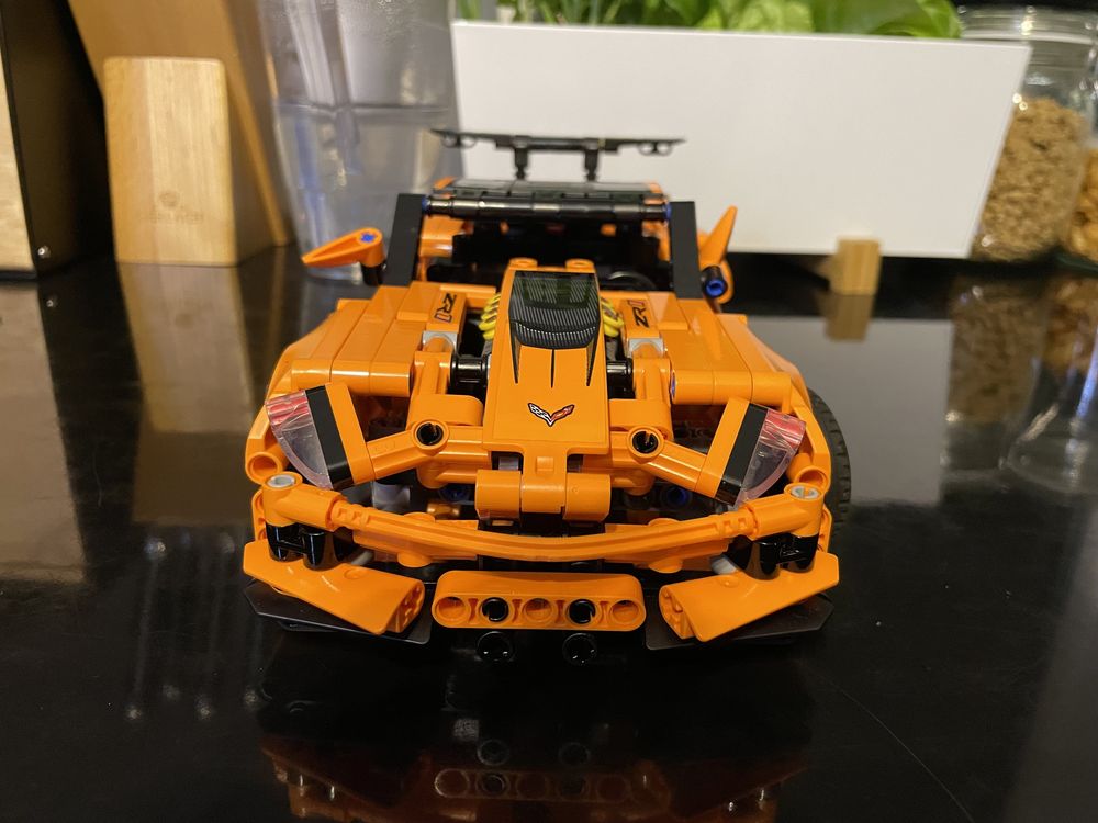 Lego Technic - Chevrolet Corvette ZR1 (579 elementów) 42093