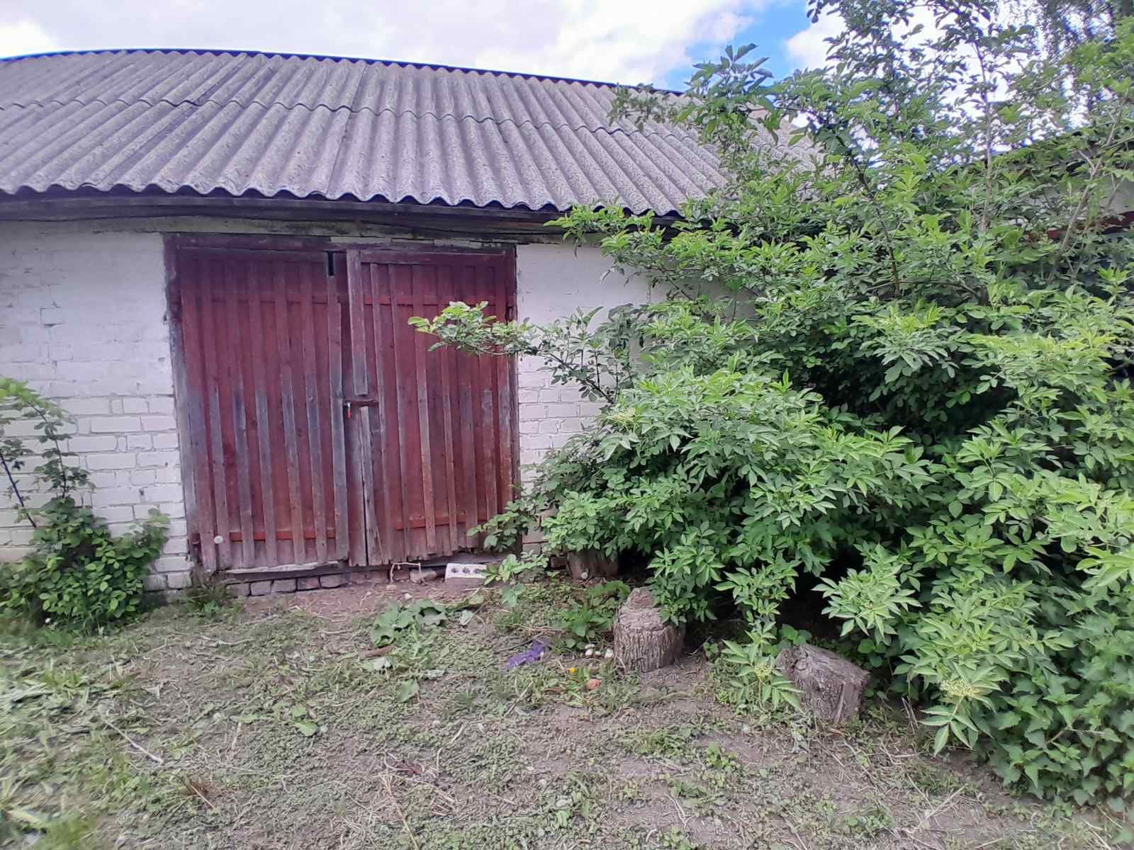 Продаж будинку у селі.