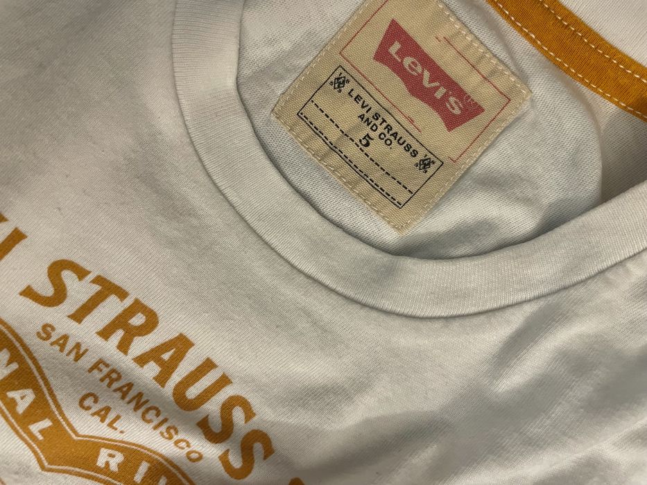 Tshirt menina Levis tamanho 5 Levi’s