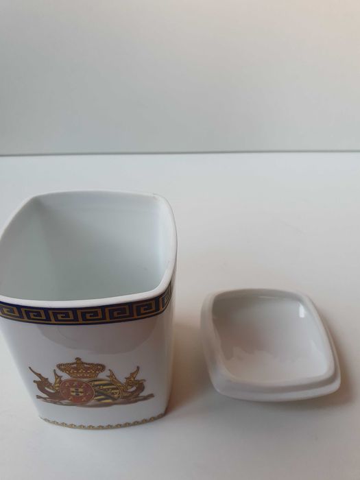 Pote Neoclassica Porcelana, comemorativo D. Fernando, edição limitada,