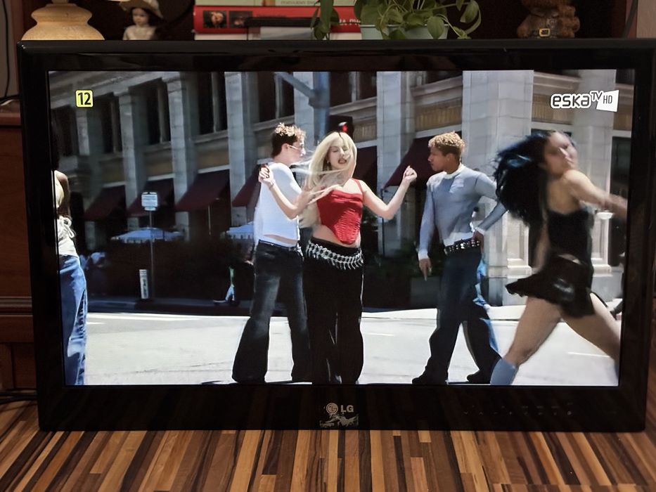 Telewizor LG 32 LE 3300 z tunerem DVBT