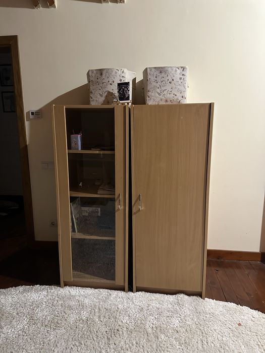 Стіл і шафа для офіса