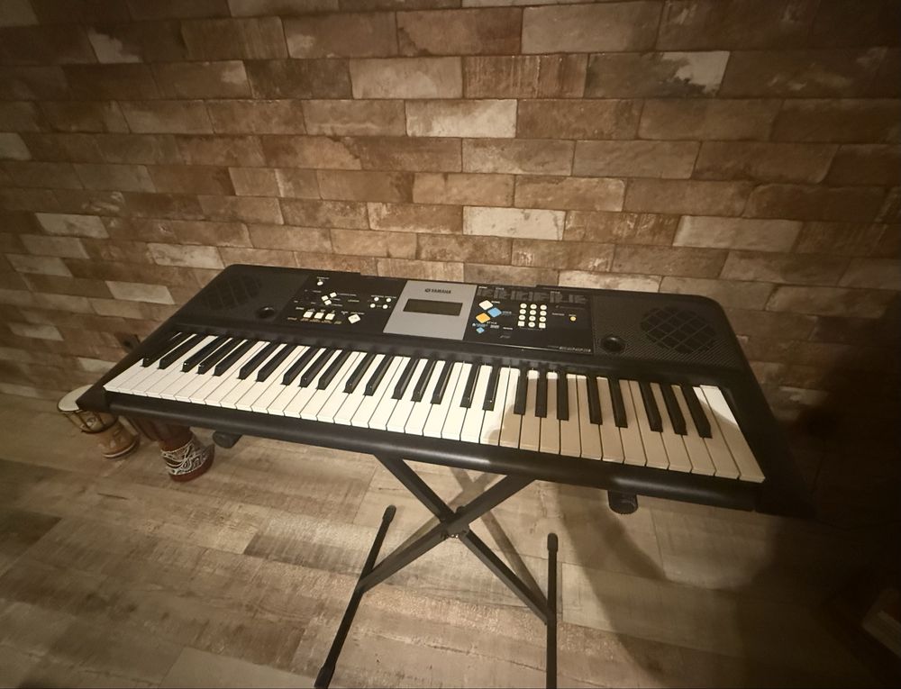 Teclado - YAMAHA PSR E223