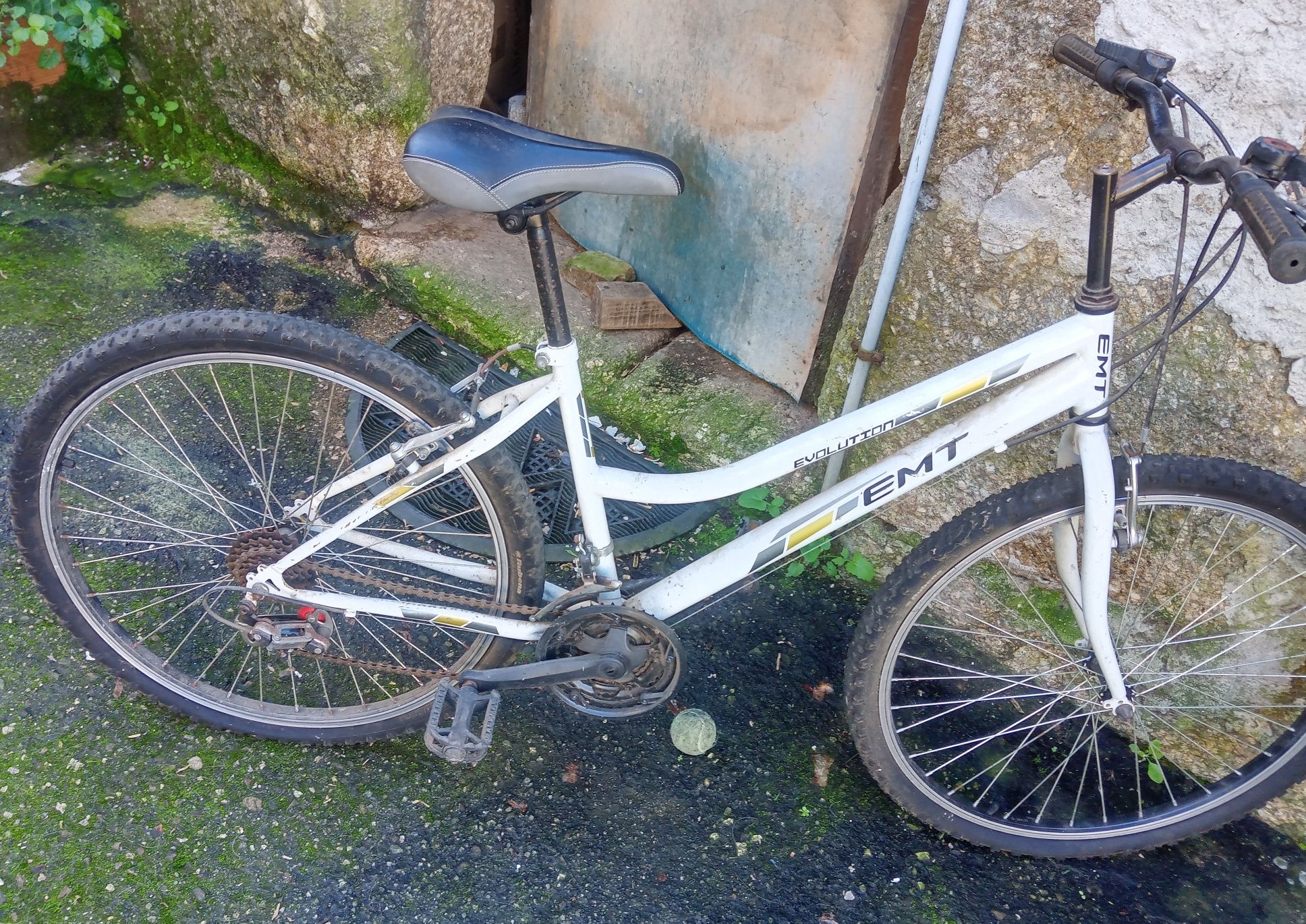 Bicicleta montanha e ventoinha
