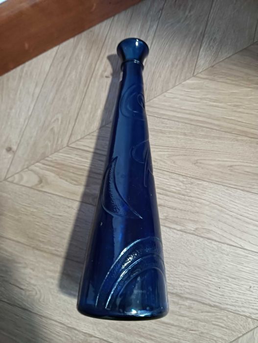 Szklana butelka wazon granatowy