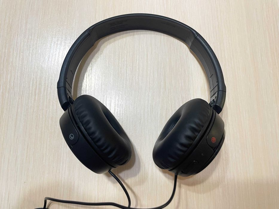Провідні навушники Sony MDR-ZX110NC з активним шумодавом
