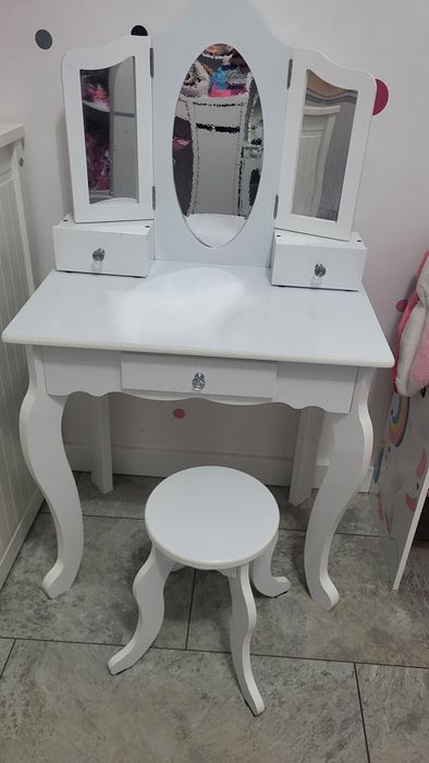 Toaletka dziecięca drewniana + stołek