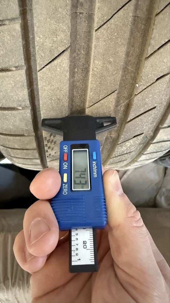 Продам автошини Kumho 225/40R18 | Гума, резина R18 у відмінному стані