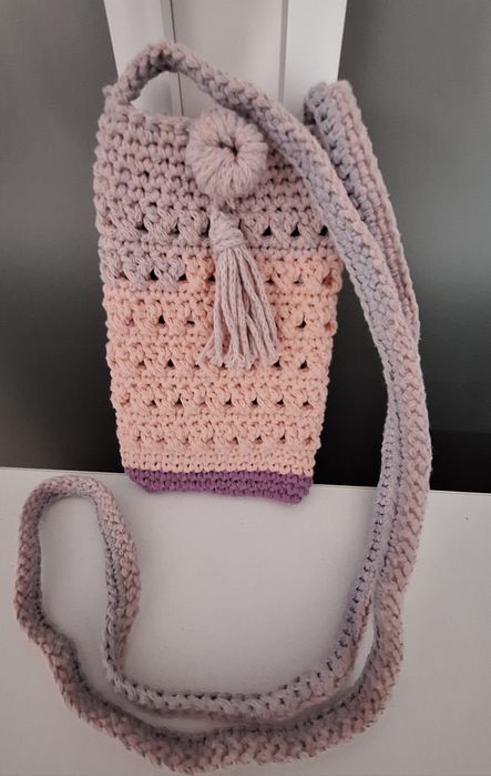 Etui/torebka na telefon hand mną szydełku