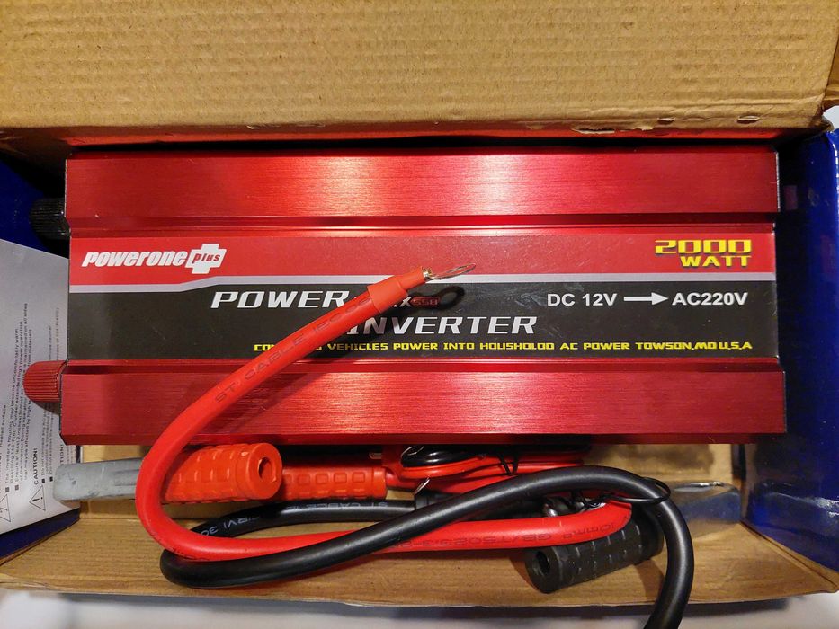 Инвертор автомобильный Powerone Plus 12В-220В 2000ВА