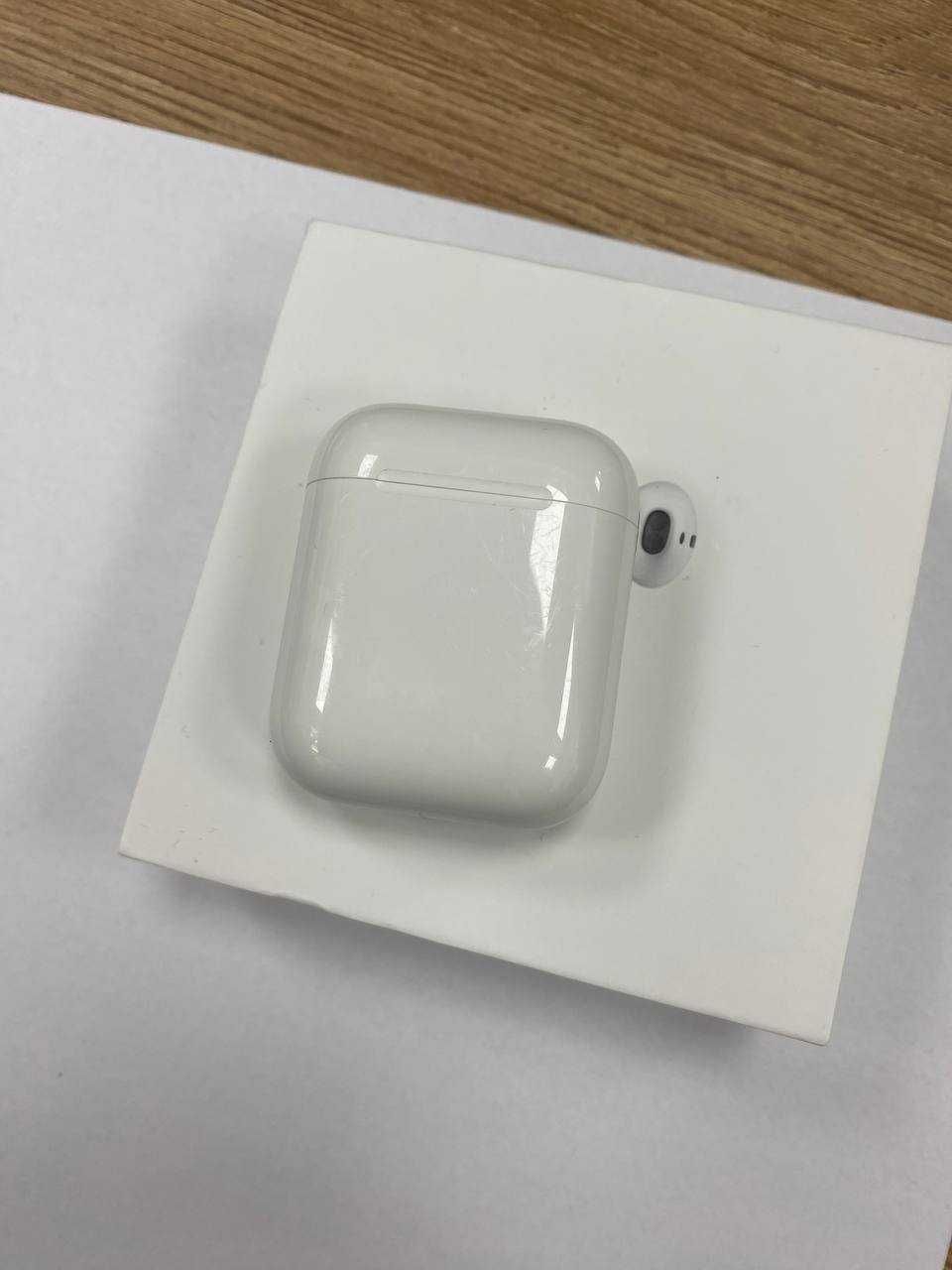 Apple AirPods with Charging Case