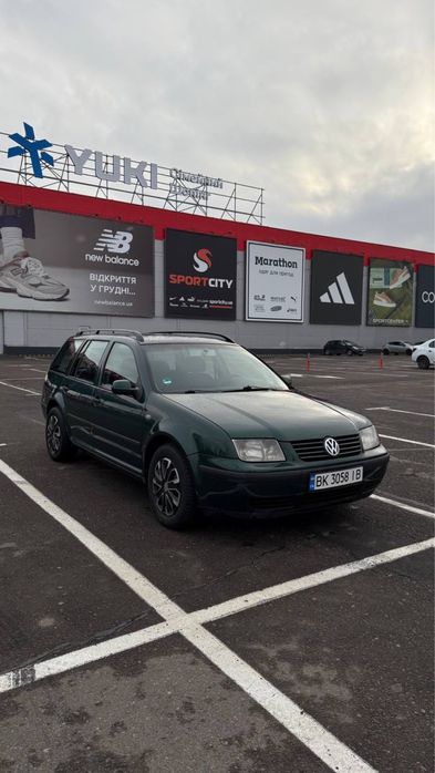 Продаєця автомобіль в хорошому стані