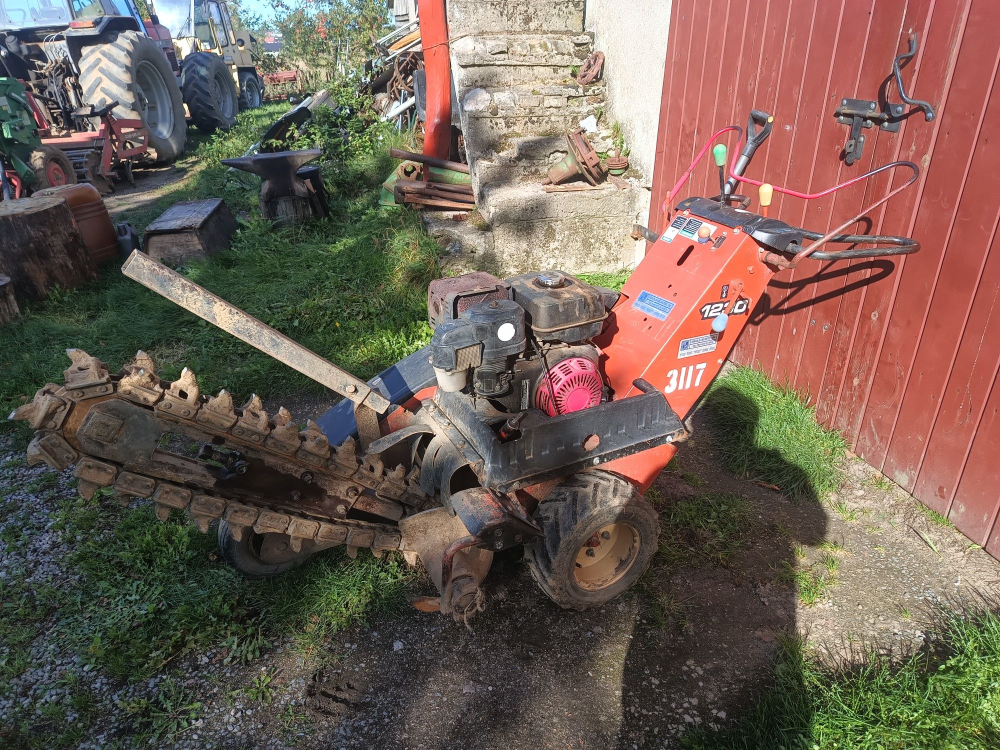 Koparka łańcuchowa ditch witch 1230 ( vermeer laski case )