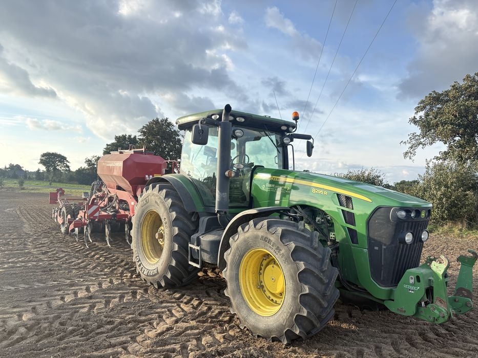 John Deere 8 295 R.