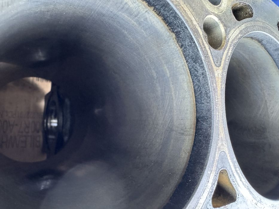 Блок циліндрів двигун низ (пеньок) піддон Citroen Peugeot 2.2 HDi 4HN