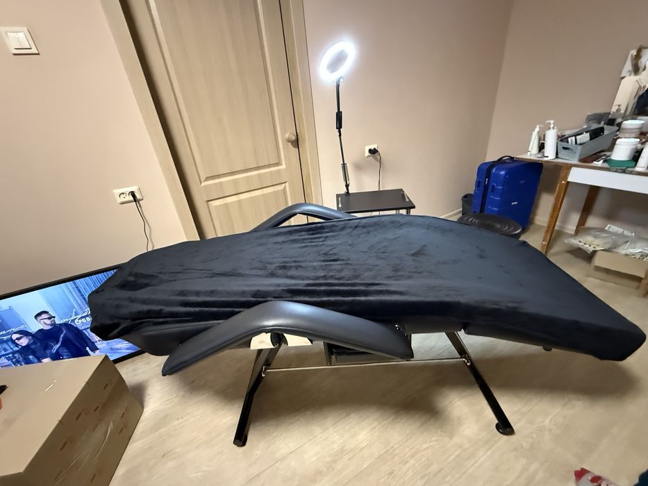 Косметологічна кушетка . Столик . Лампа-лупа. Стілець