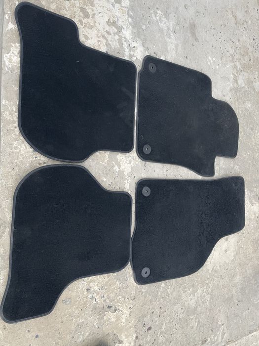 Продам комплект ковриків гольф 5