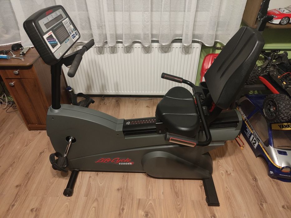 Life Fitness rower poziomy siedzący 9500hr siłownia trening cardio hms