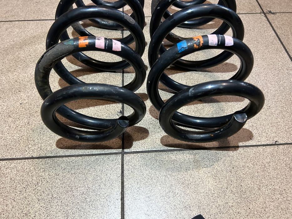 Sprężyna sprężyny przód Audi A4 B6 V6 Automat Komplet