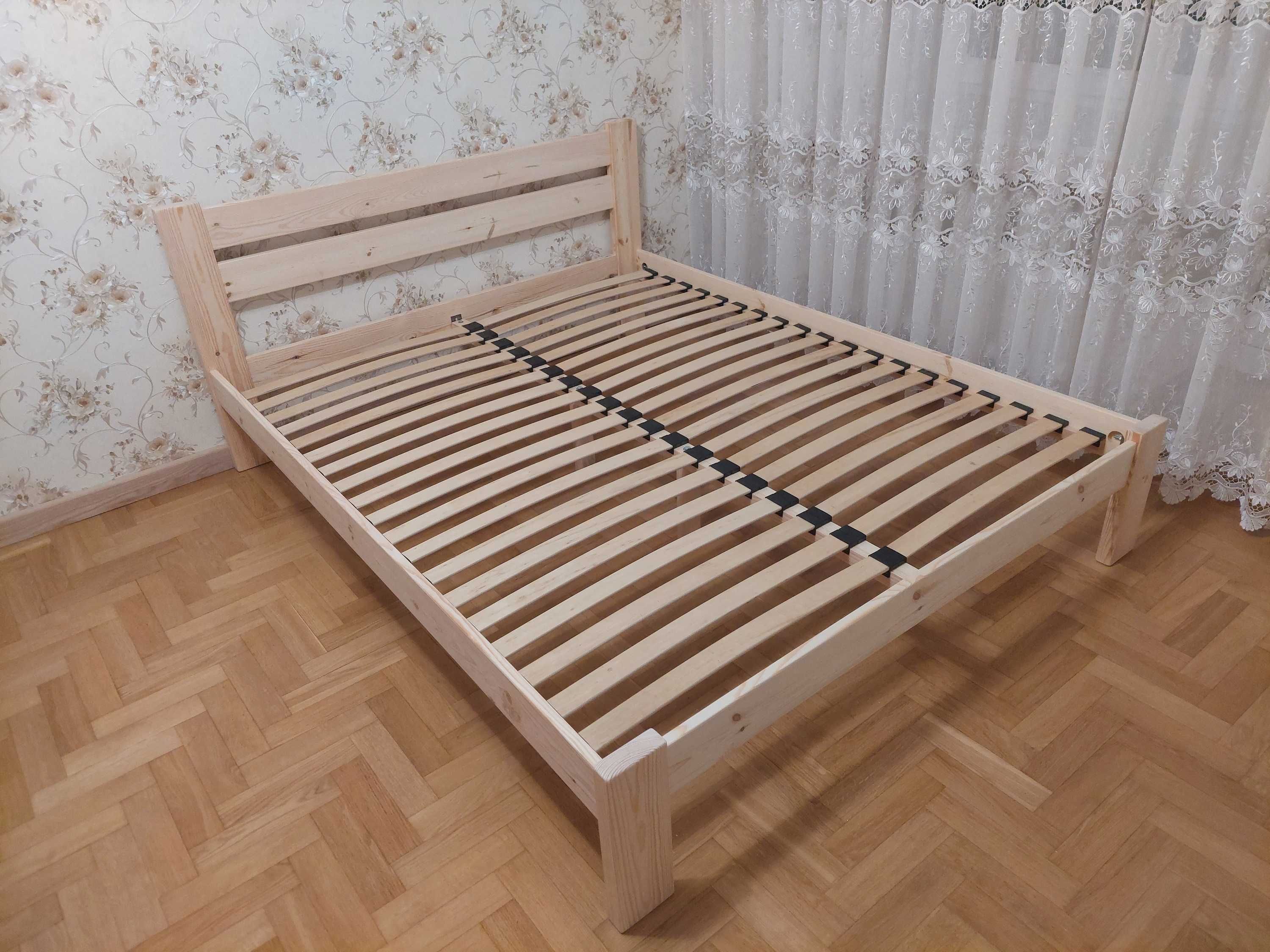 "Дерев'яне ліжко" Tаmpere. Деревянная кровать.