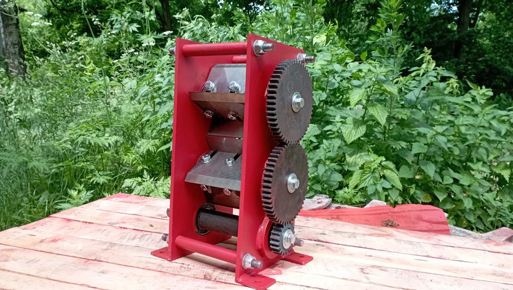 Подрібнювач гілок, гілкоруб, измельчитель веток, щепорез