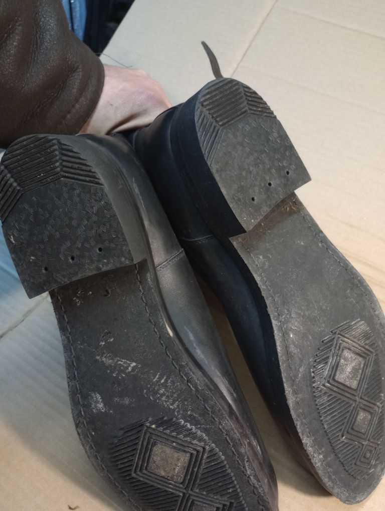Buty MO milicjanta PRL dobrze zachowane Nowe  . Zwróć uwagę na spodu .