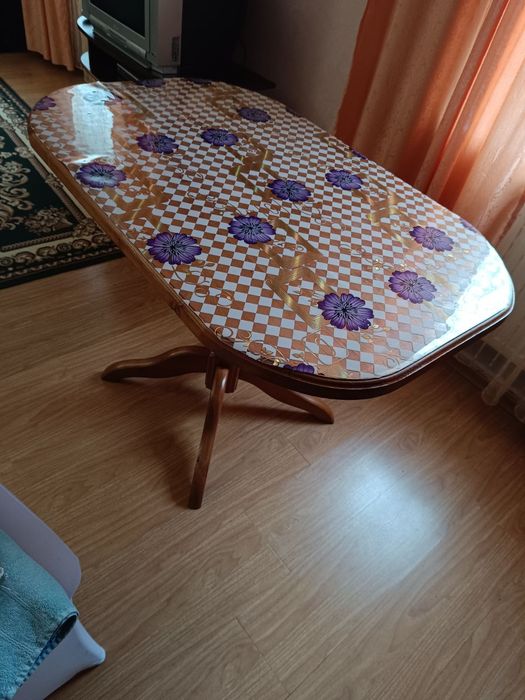 Продам стол с натурального дерева