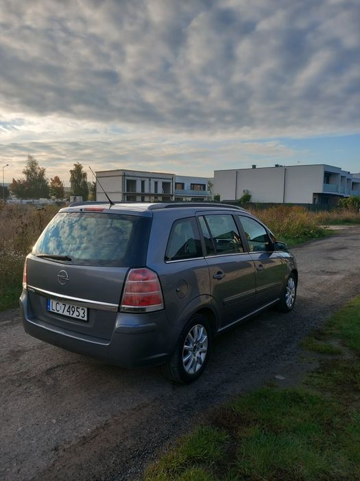 Opel Zafira B  7 osobowa w dobrym  stanie
