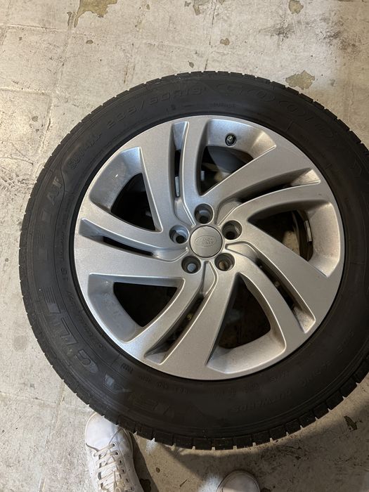 Land Rover Evoque jante 18 + pneus Goodyear 235/60