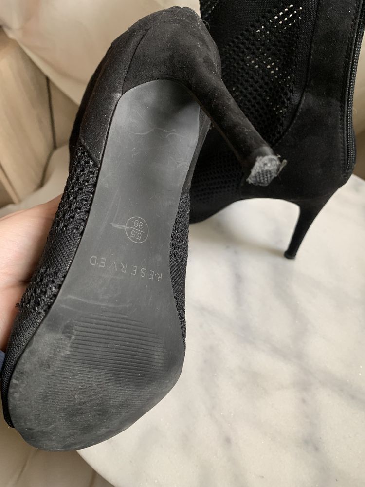 Półbuty buty czarne odkryte palce dopasowane 40 39 Reserved