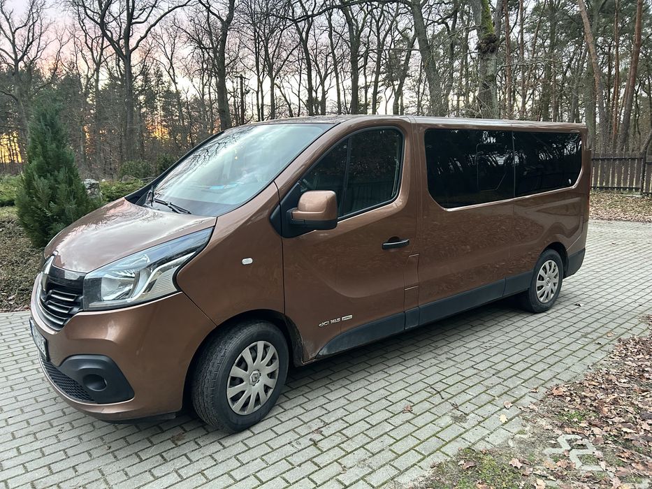 Renault Trafic 9 osobowy