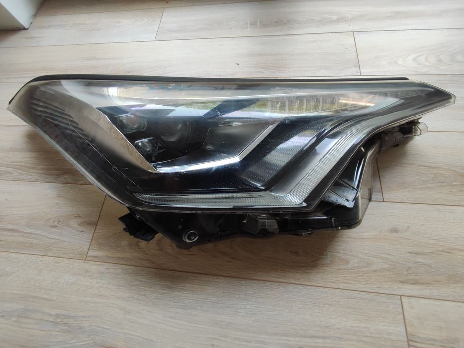 Toyota C-HR 16-19 lampa prawy przód EU