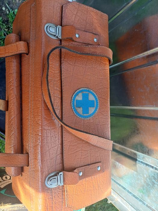 Torba neseser apteczka PRL-u staroć zabytek skórkowa