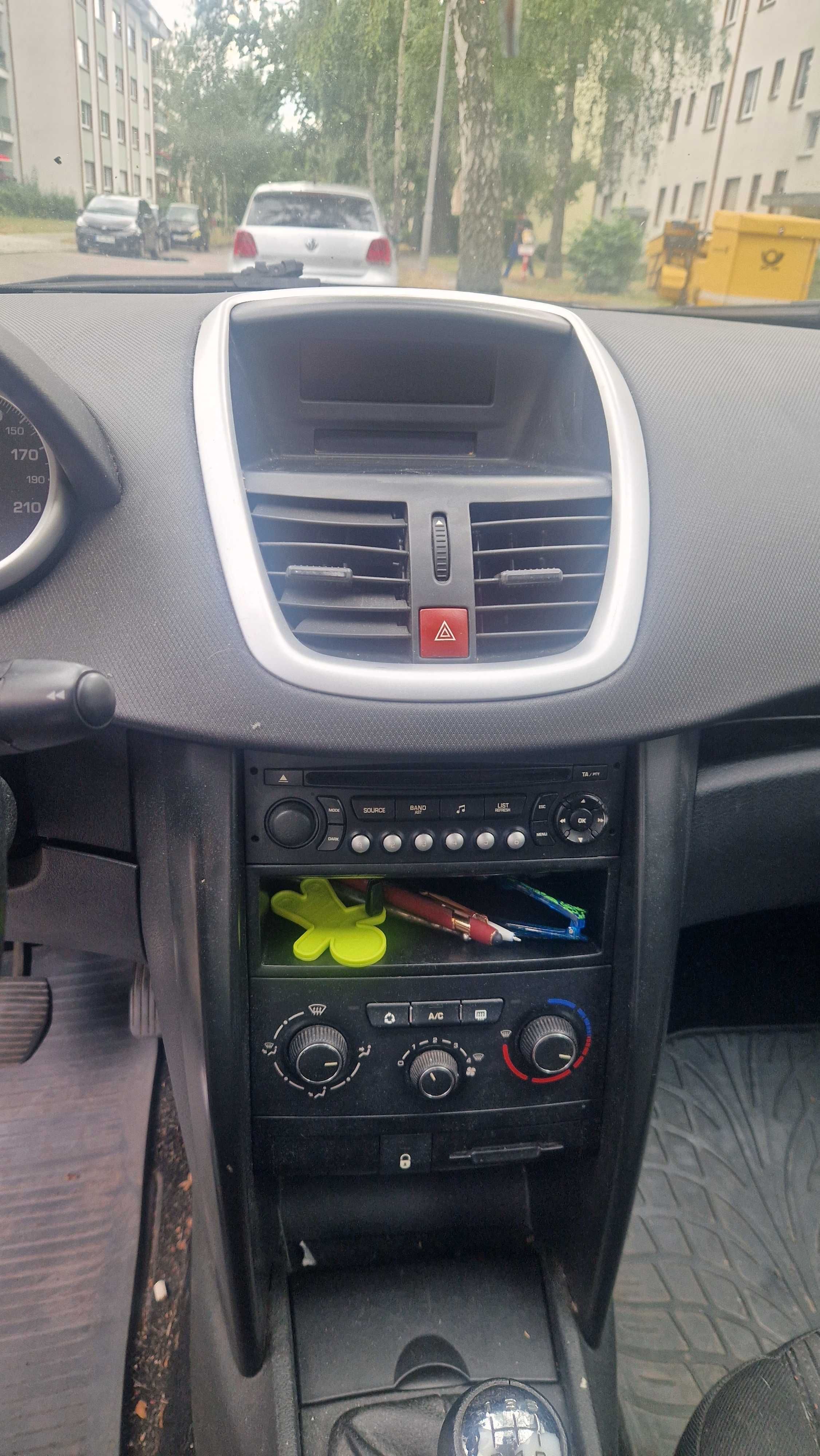Peugot 207 rocznik 2010
