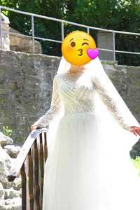 Весільна плаття .