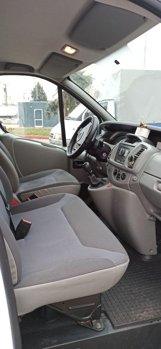 Opel Vivaro, микроавтобус