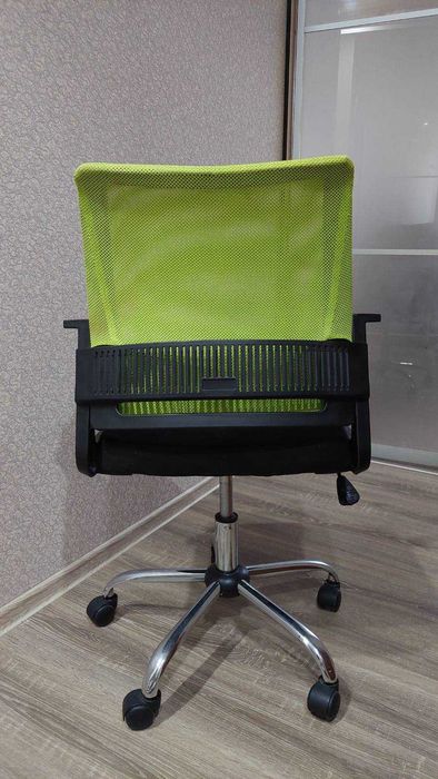 Продам офісні крісла