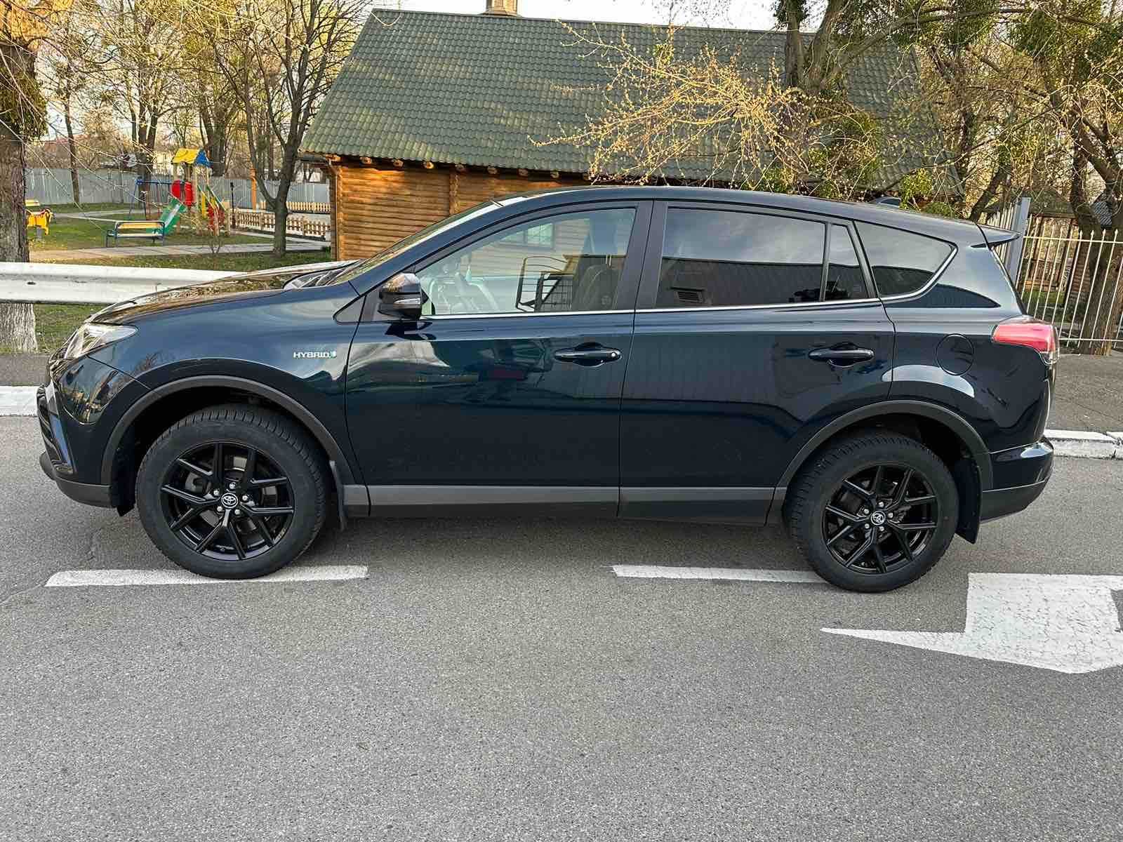 Toyota RAV4 2018, Hybrid, офіційний