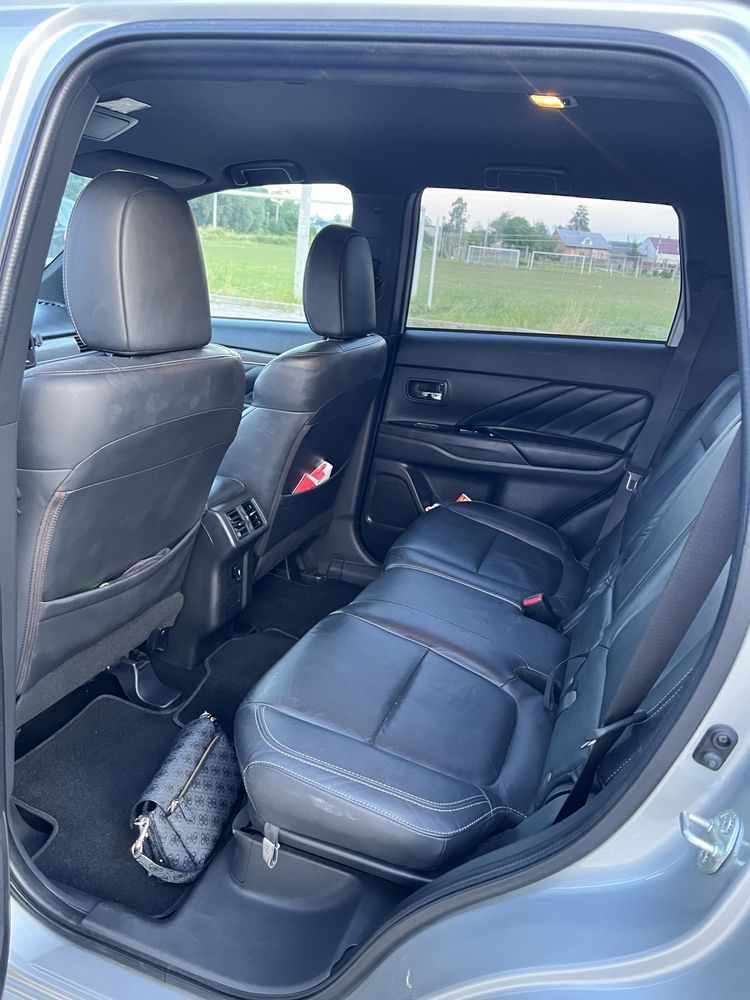 Mitsubishi outlander phev 2019 SEL 2.0