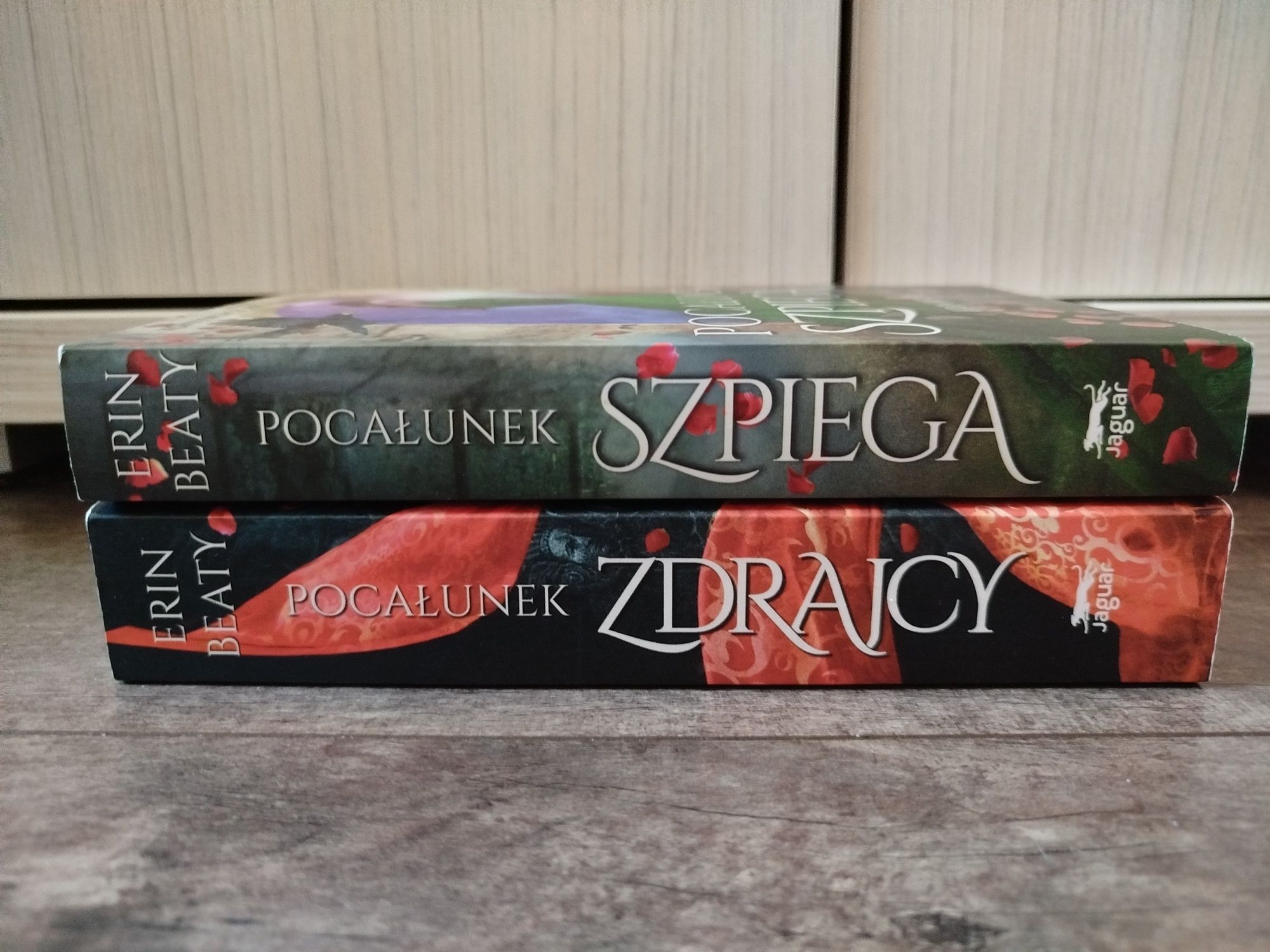 "Pocałunek zdrajcy", "pocałunek szpiega" Erin Beaty