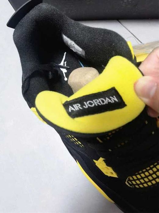 Buty meskie Jordan_4_Retro_Thunder R.38